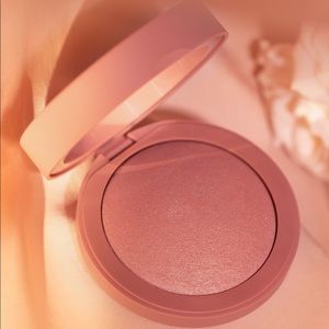 EM Cosmetics Heaven’s Glow blush in Venetian Rose